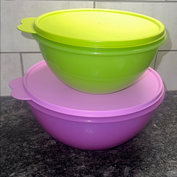 Tupperware Wonderlier bowls Green and Purple Mixing Bowls with Lids. Exc conditi - Picture 1 of 6